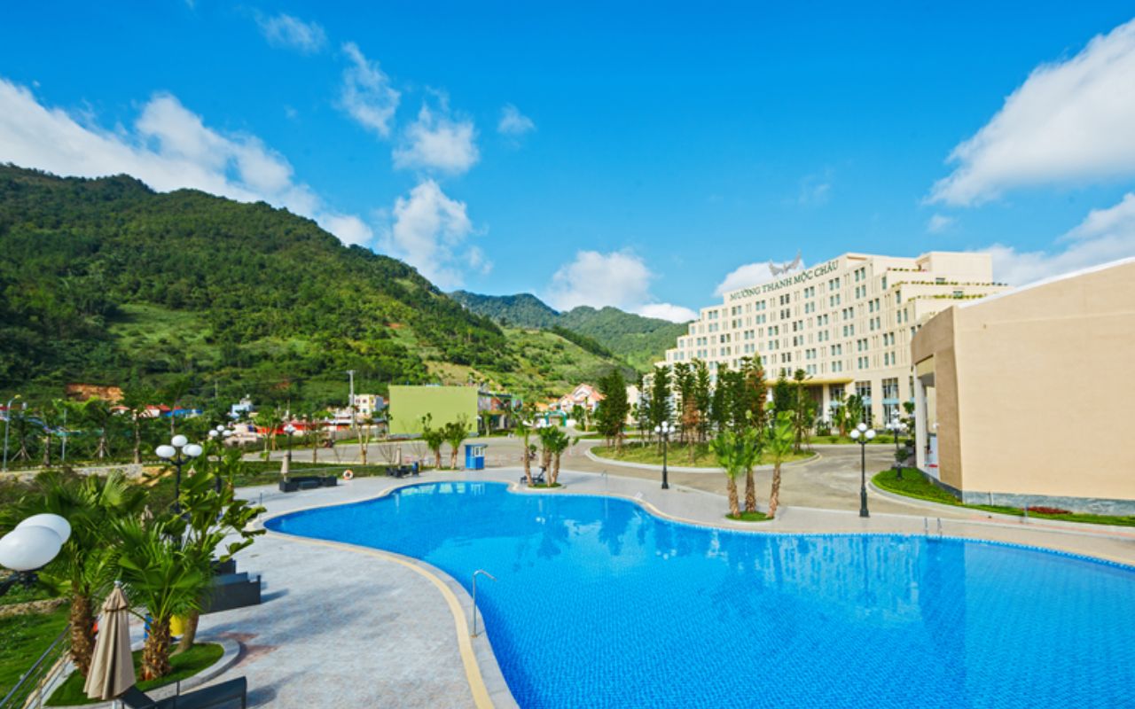 Mường Thanh Holiday Mộc Châu - Hồ Bơi
