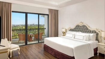 Melia-Vinpearl-Cua-Hoi-Deluxe-King-Room-Garden