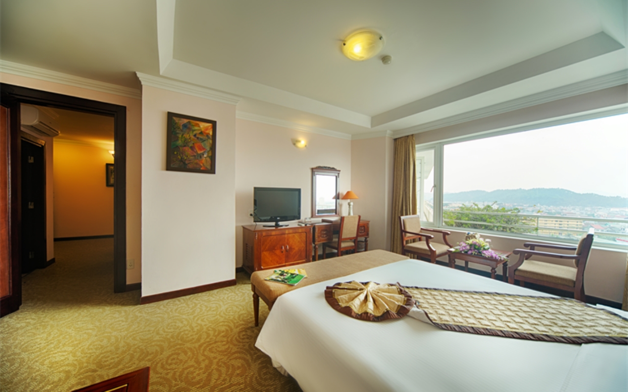 Khách sạn Mường Thanh Phương Đông- Executive Suite Khách sạn Mường Thanh Phương Đông- Executive Suite