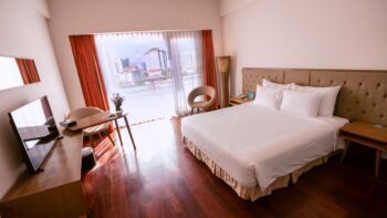 Mường Thanh Holiday Huế - Deluxe King