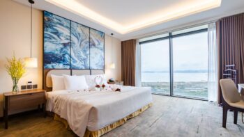 Khách sạn Mường Thanh Luxury Hạ Long Centre - Deluxe King hướng biển